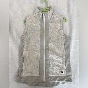 Women’s Medium Lightweight North Face Fleece Vest • Gently Used